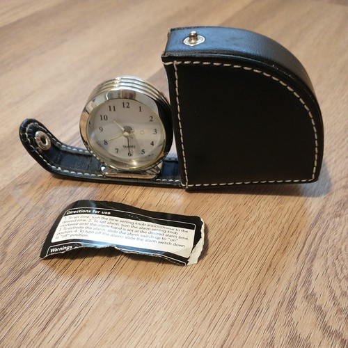 Quartz analogue travel alarm - analogue,